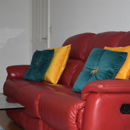 Classy Campbell Park Apartment, Balcony & Free Parking Μίλτον Κέινς Εξωτερικό φωτογραφία