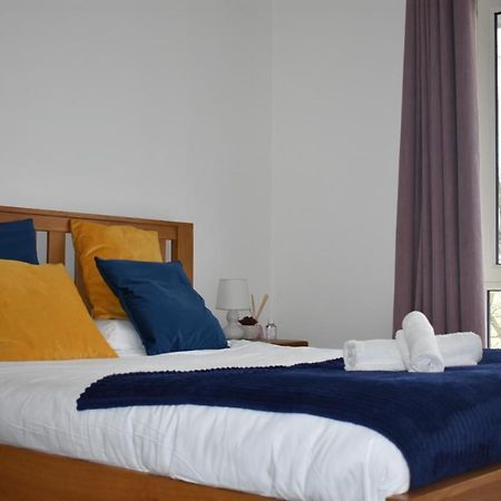 Classy Campbell Park Apartment, Balcony & Free Parking Μίλτον Κέινς Εξωτερικό φωτογραφία