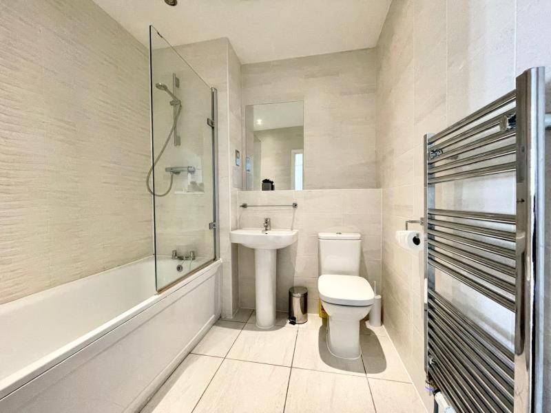 Classy Campbell Park Apartment, Balcony & Free Parking Μίλτον Κέινς Εξωτερικό φωτογραφία