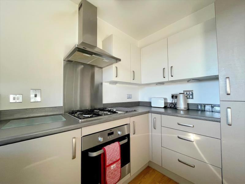 Classy Campbell Park Apartment, Balcony & Free Parking Μίλτον Κέινς Εξωτερικό φωτογραφία
