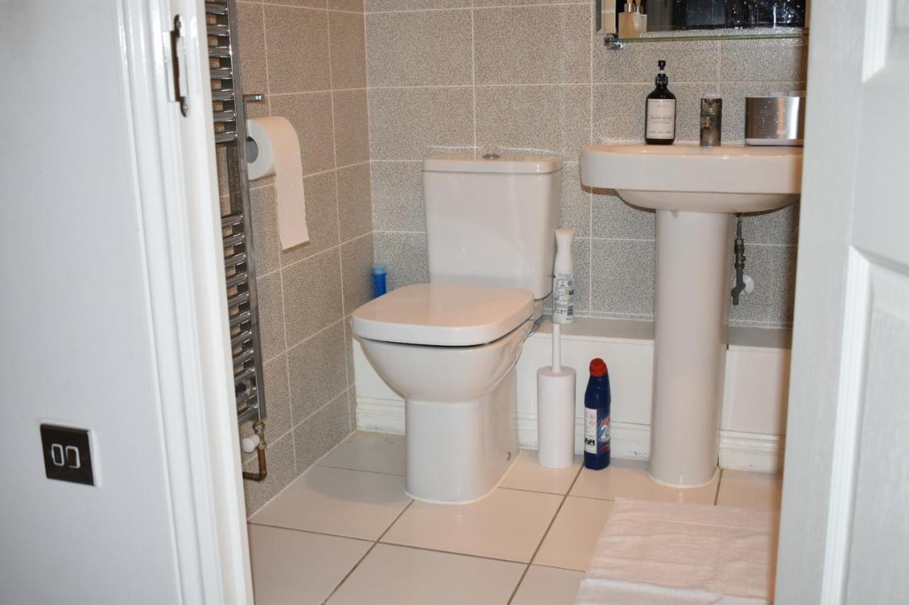 Classy Campbell Park Apartment, Balcony & Free Parking Μίλτον Κέινς Εξωτερικό φωτογραφία