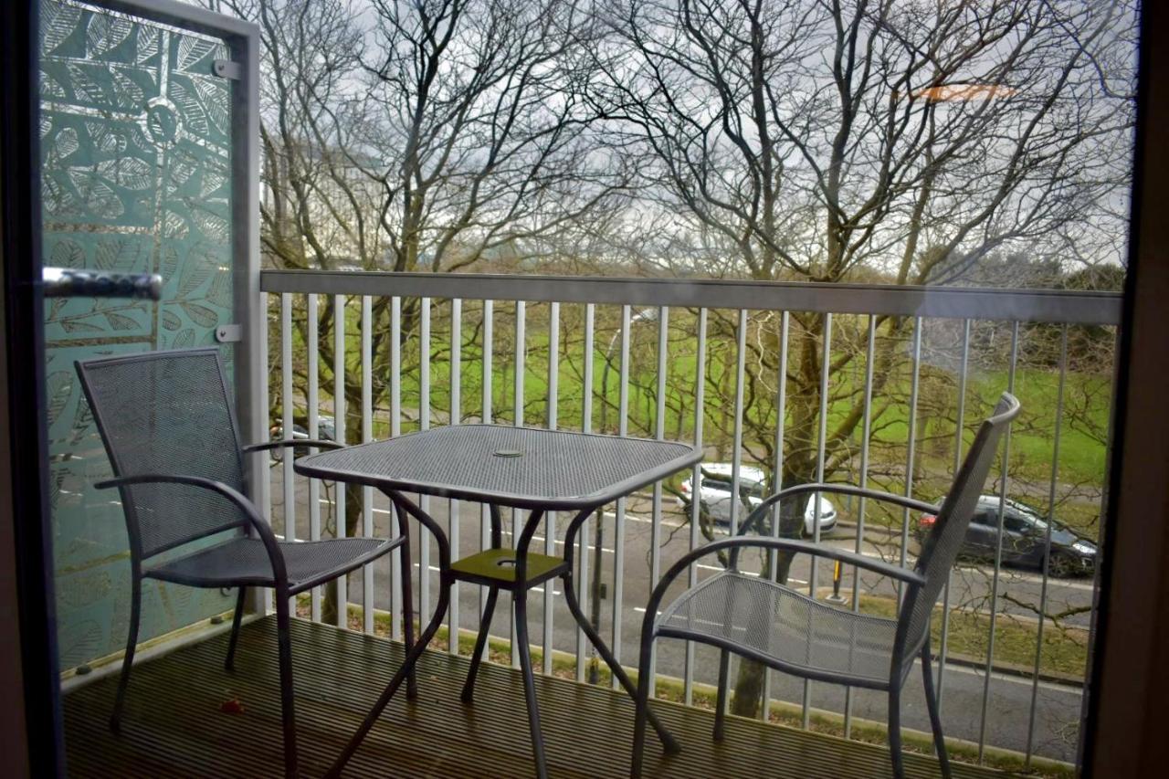 Classy Campbell Park Apartment, Balcony & Free Parking Μίλτον Κέινς Εξωτερικό φωτογραφία