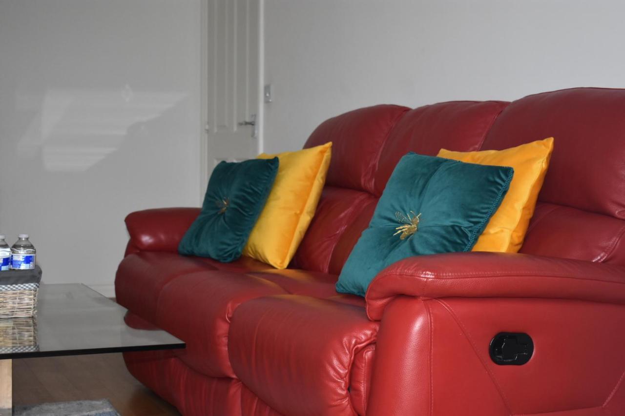 Classy Campbell Park Apartment, Balcony & Free Parking Μίλτον Κέινς Εξωτερικό φωτογραφία