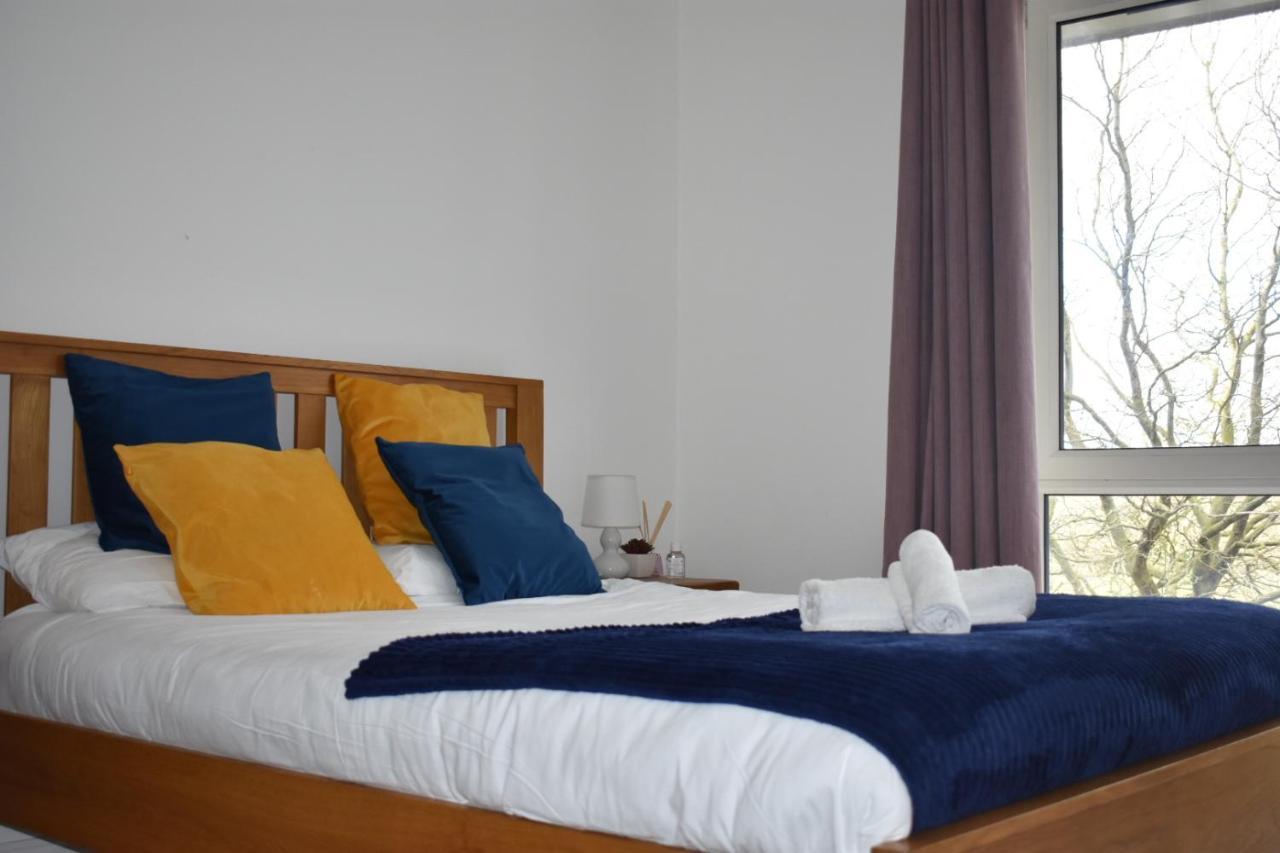 Classy Campbell Park Apartment, Balcony & Free Parking Μίλτον Κέινς Εξωτερικό φωτογραφία