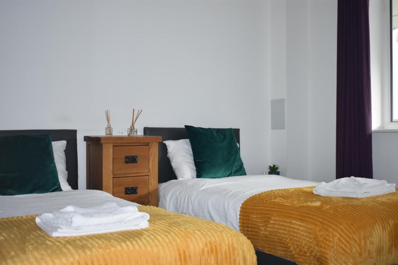 Classy Campbell Park Apartment, Balcony & Free Parking Μίλτον Κέινς Εξωτερικό φωτογραφία