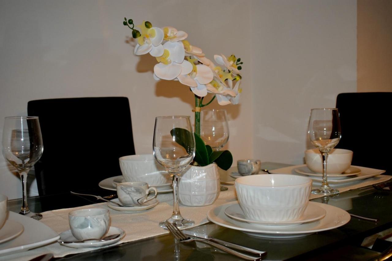 Classy Campbell Park Apartment, Balcony & Free Parking Μίλτον Κέινς Εξωτερικό φωτογραφία